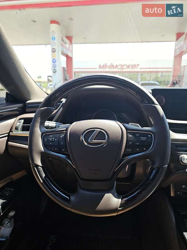 Седан Lexus ES 2021 в Киеве