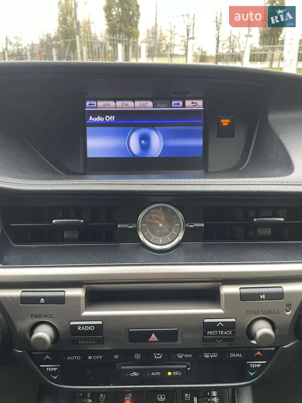 Седан Lexus ES 2013 в Кременчуге