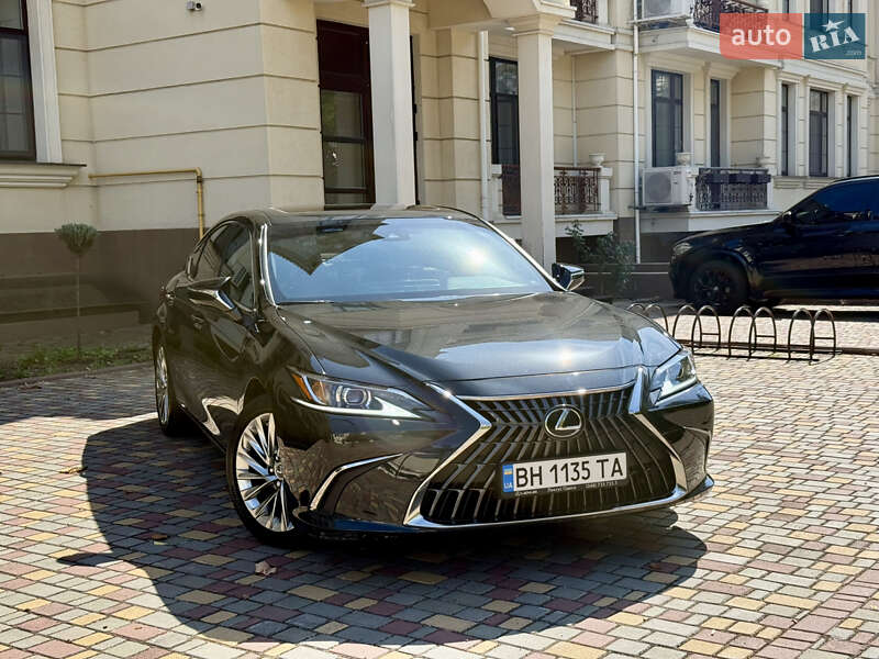Lexus ES 2022