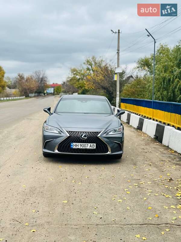 Седан Lexus ES 2020 в Кривому Озері