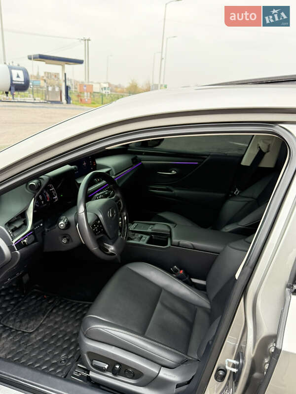 Седан Lexus ES 2021 в Дніпрі