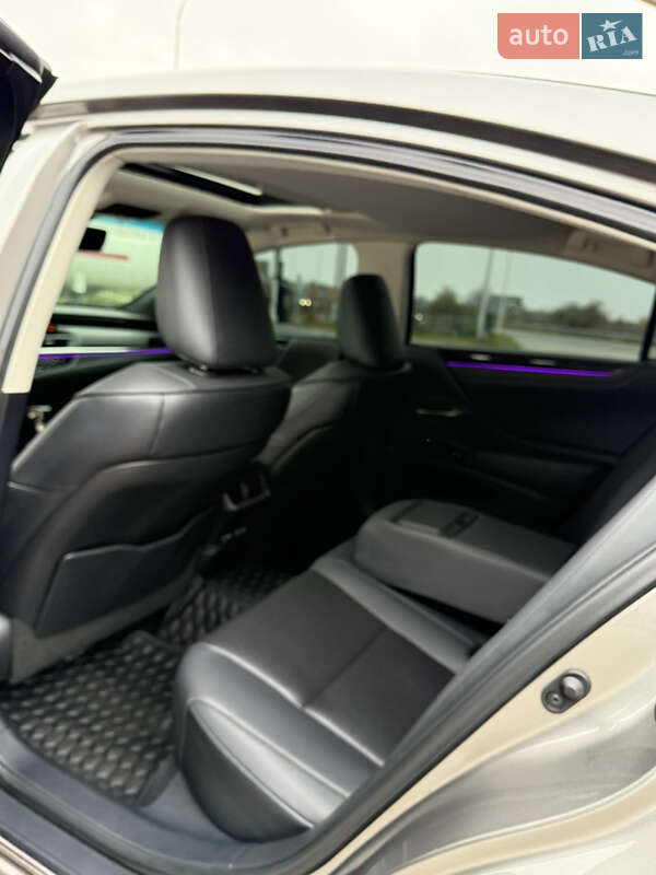 Седан Lexus ES 2021 в Дніпрі