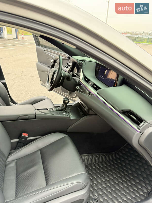 Седан Lexus ES 2021 в Дніпрі