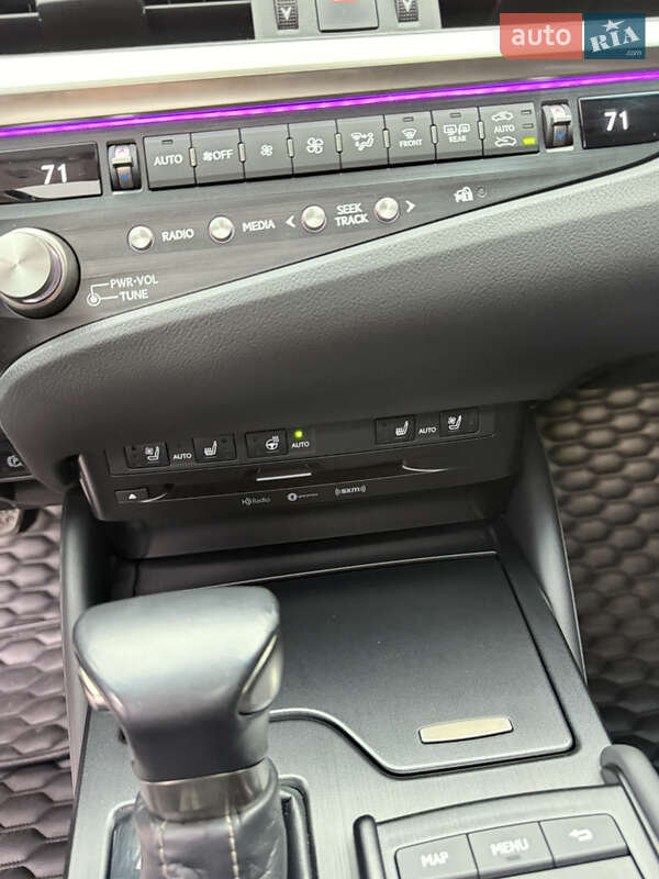 Седан Lexus ES 2021 в Дніпрі