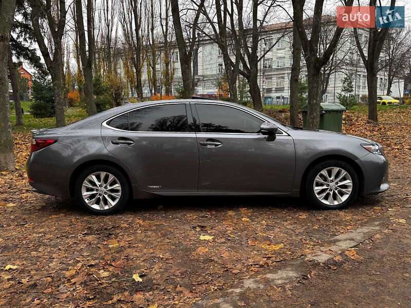 Седан Lexus ES 2014 в Киеве