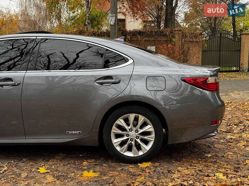 Седан Lexus ES 2014 в Киеве