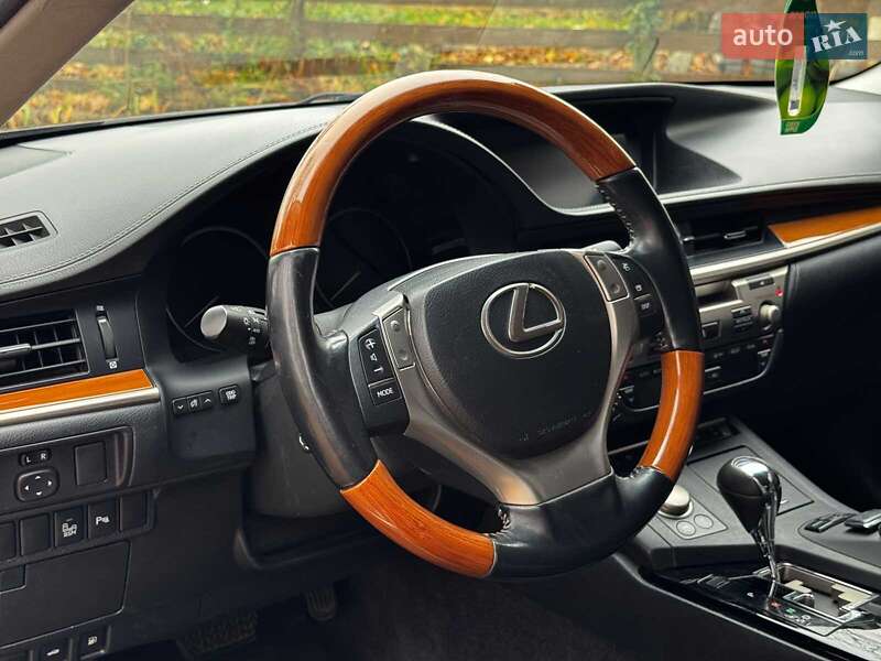 Седан Lexus ES 2014 в Киеве
