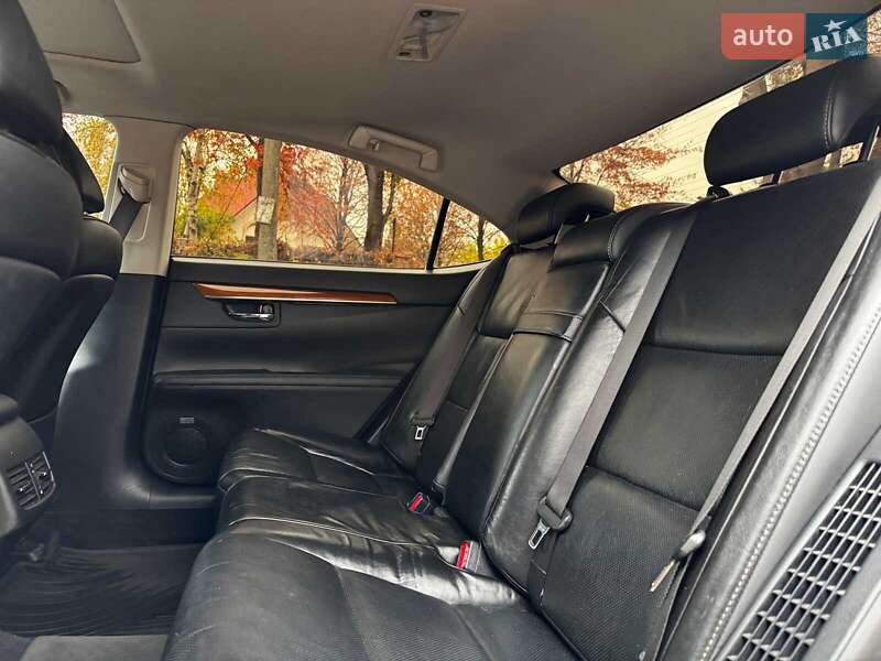 Седан Lexus ES 2014 в Киеве