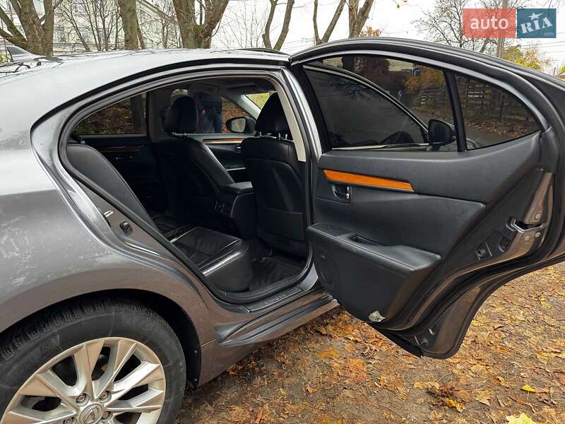 Седан Lexus ES 2014 в Киеве