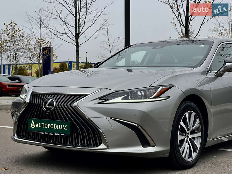 Седан Lexus ES 2020 в Киеве