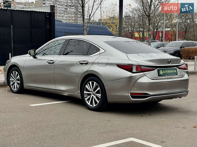 Седан Lexus ES 2020 в Киеве