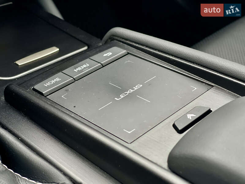 Седан Lexus ES 2020 в Киеве