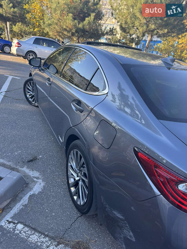 Седан Lexus ES 2014 в Добровеличковке