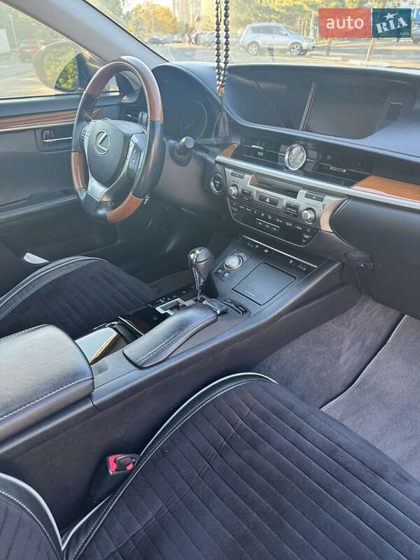 Седан Lexus ES 2014 в Добровеличковке