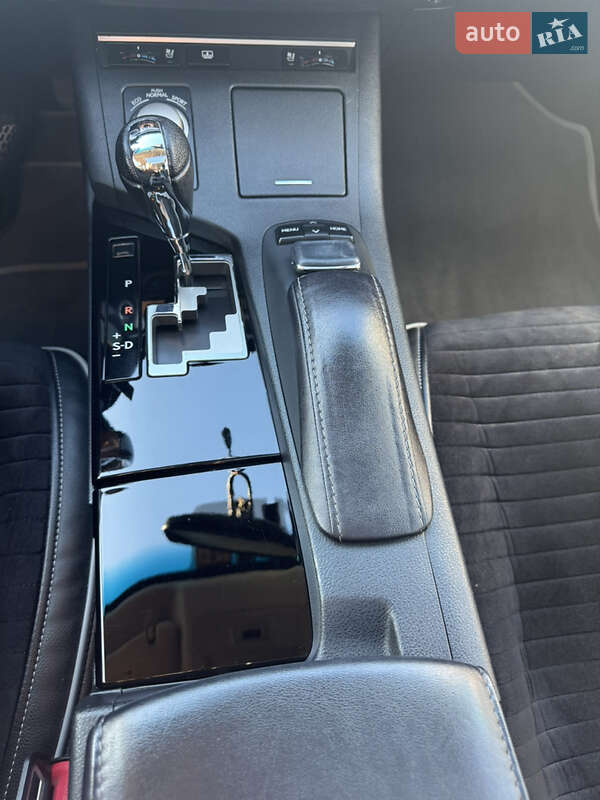 Седан Lexus ES 2014 в Добровеличковке