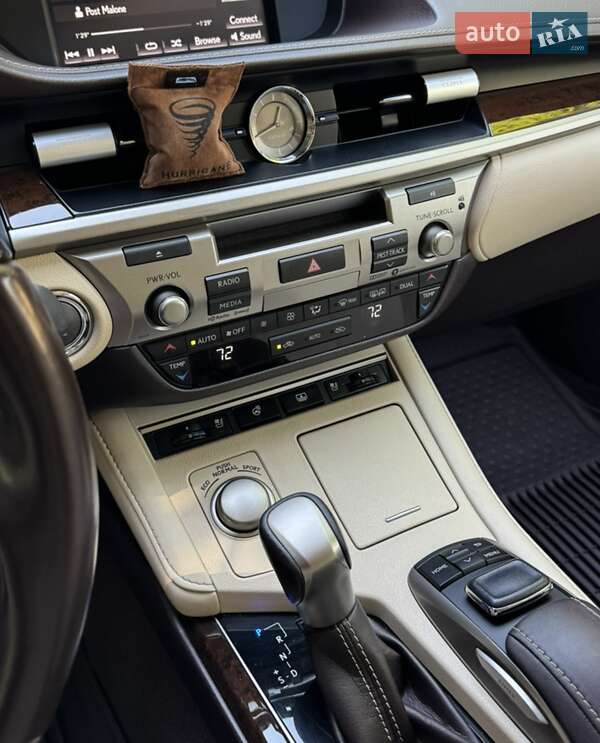 Седан Lexus ES 2016 в Виннице