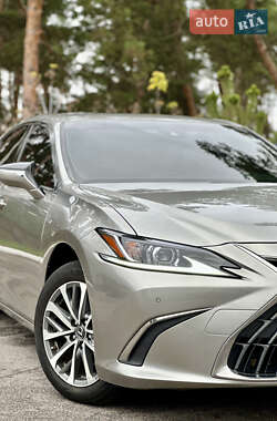 Седан Lexus ES 2022 в Киеве