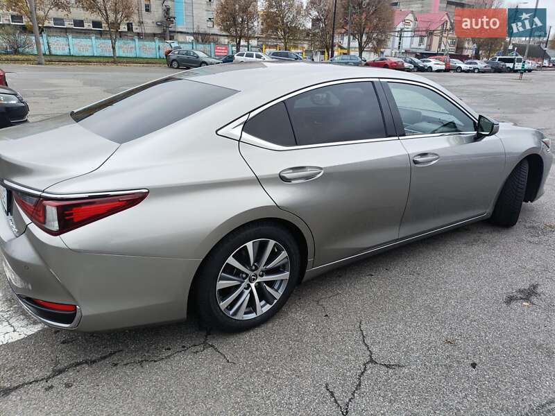 Седан Lexus ES 2018 в Києві
