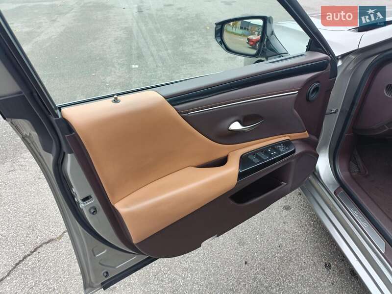 Седан Lexus ES 2018 в Києві