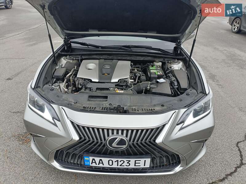 Седан Lexus ES 2018 в Києві