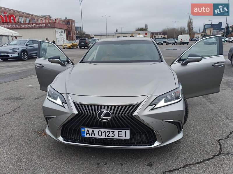 Седан Lexus ES 2018 в Києві
