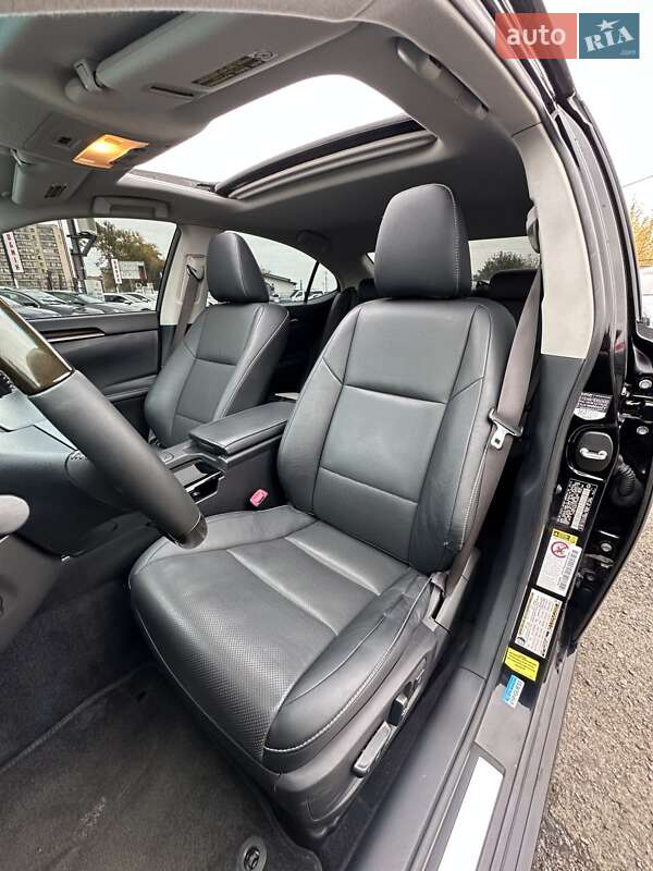 Седан Lexus ES 2015 в Белогородке