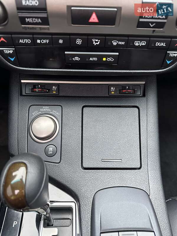 Седан Lexus ES 2015 в Белогородке