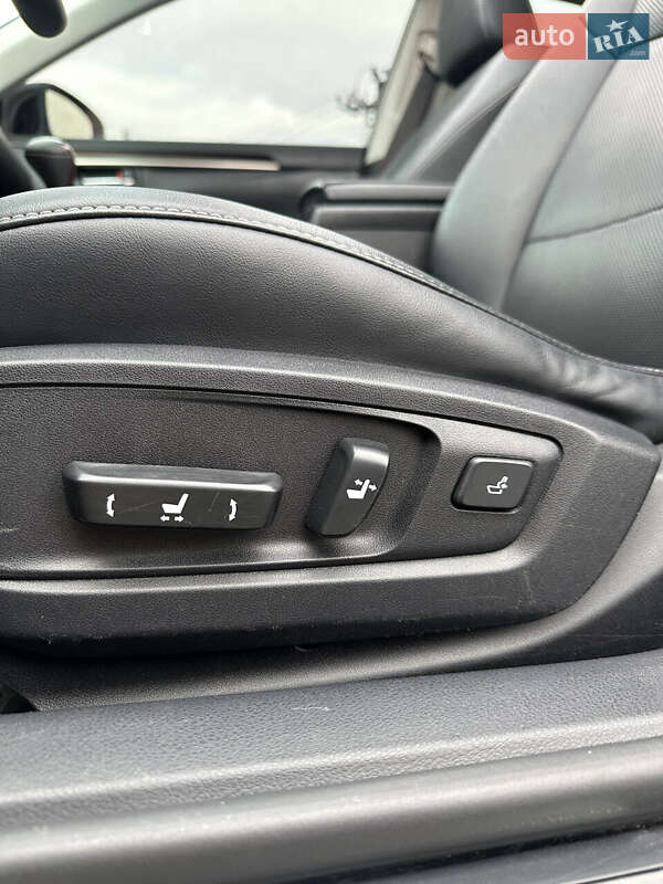 Седан Lexus ES 2015 в Белогородке