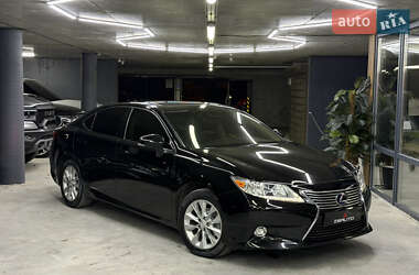 Седан Lexus ES 2015 в Одесі