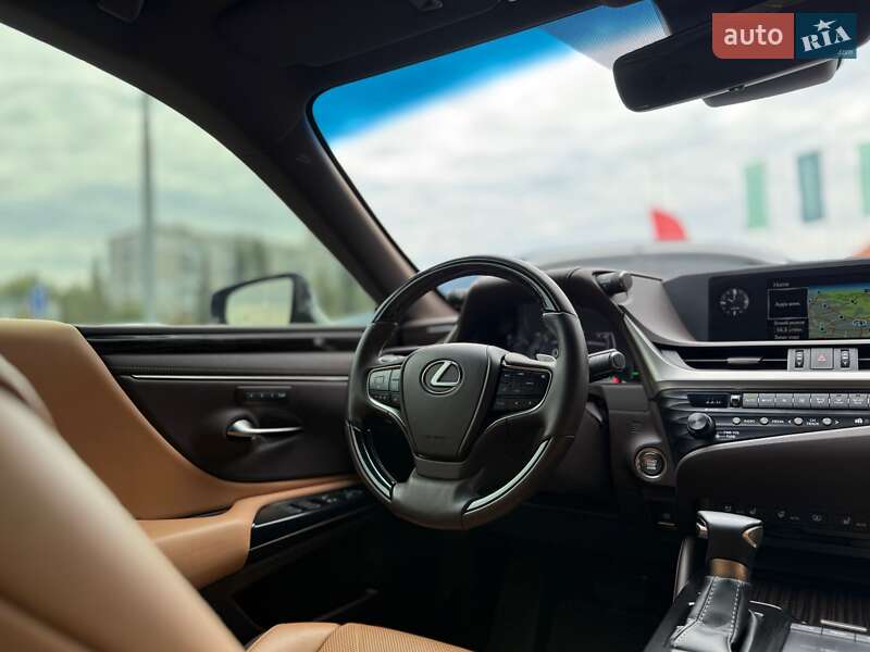 Седан Lexus ES 2020 в Киеве