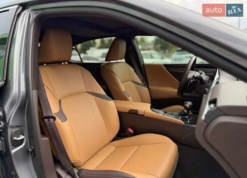 Седан Lexus ES 2020 в Киеве