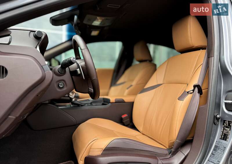 Седан Lexus ES 2020 в Киеве
