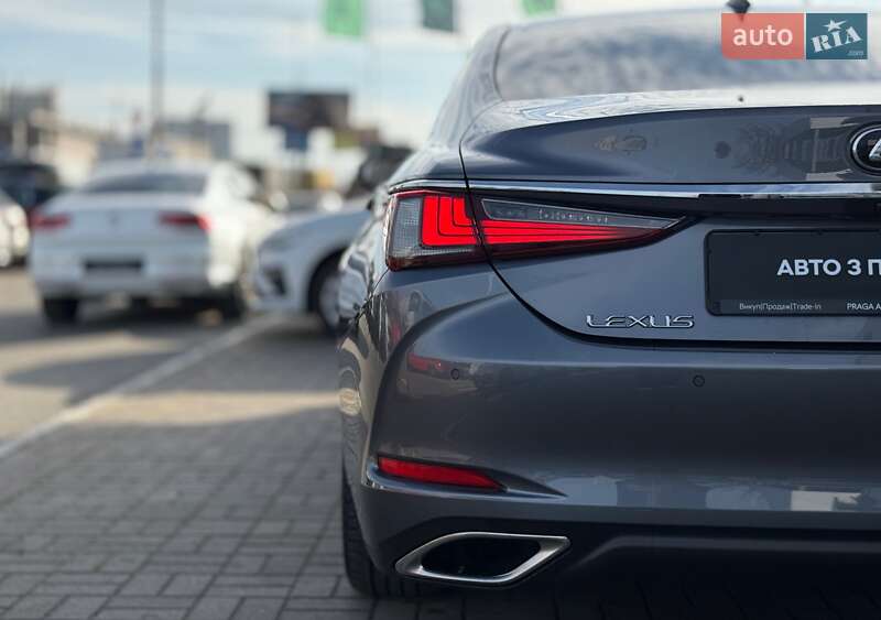 Седан Lexus ES 2020 в Киеве