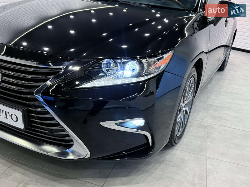 Седан Lexus ES 2016 в Одесі