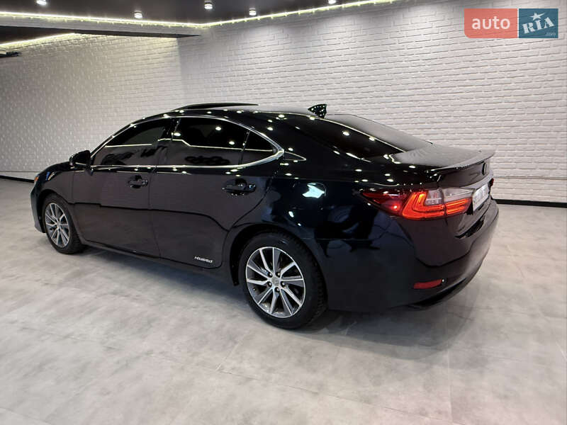 Седан Lexus ES 2016 в Одесі