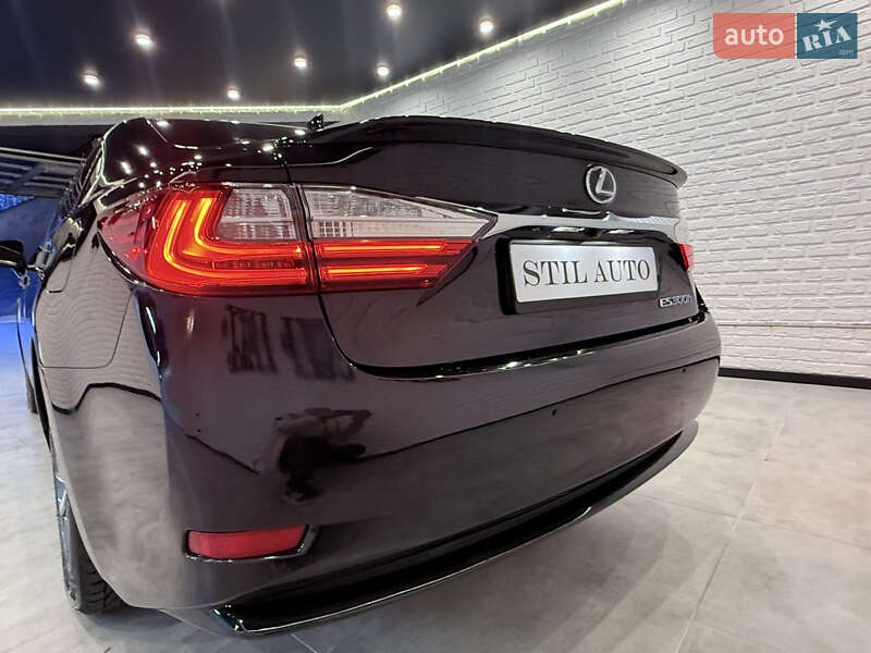Седан Lexus ES 2016 в Одесі