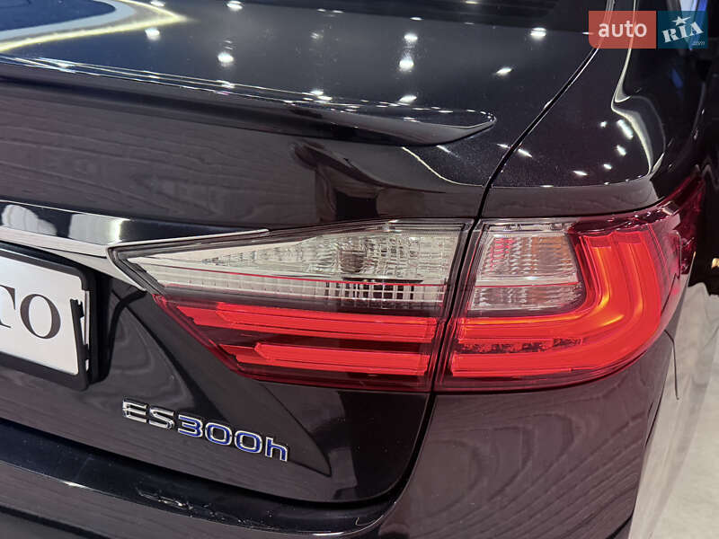 Седан Lexus ES 2016 в Одесі