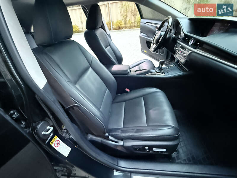 Седан Lexus ES 2016 в Одесі