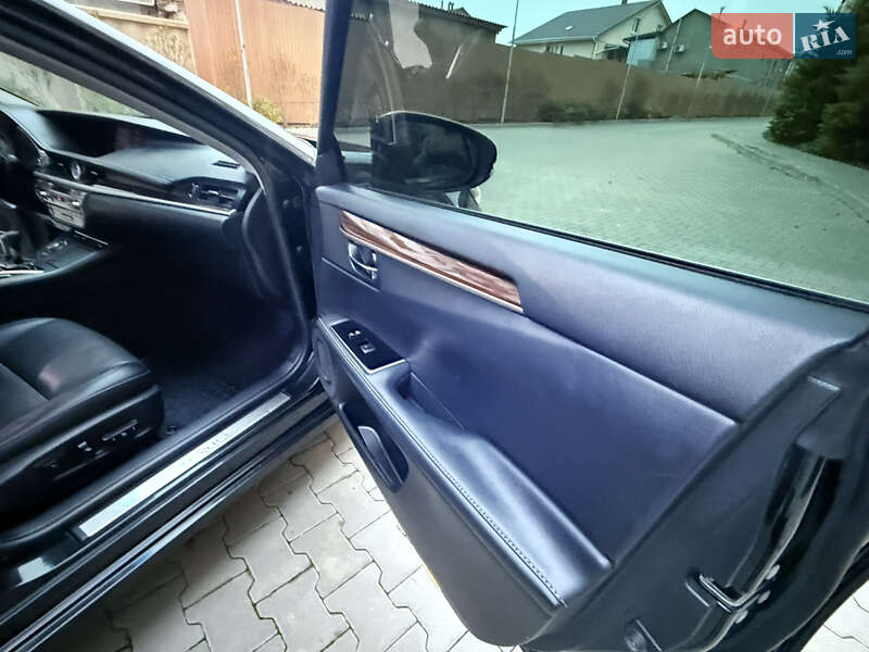 Седан Lexus ES 2016 в Одесі
