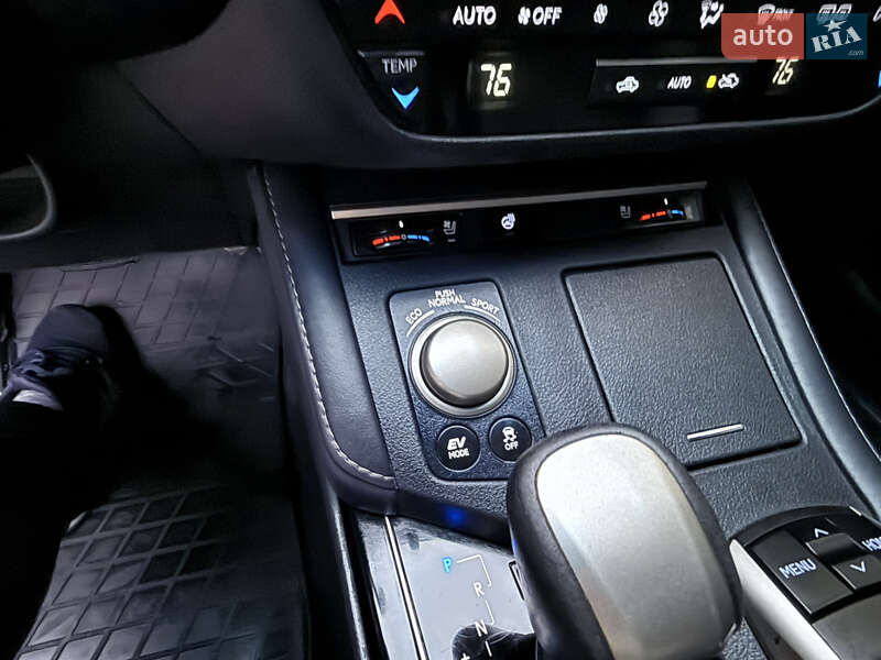 Седан Lexus ES 2016 в Одесі