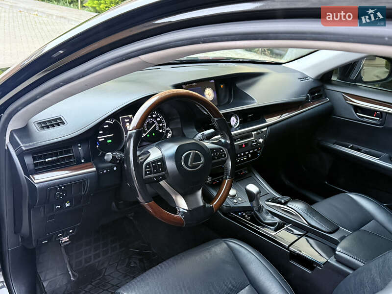 Седан Lexus ES 2016 в Одесі