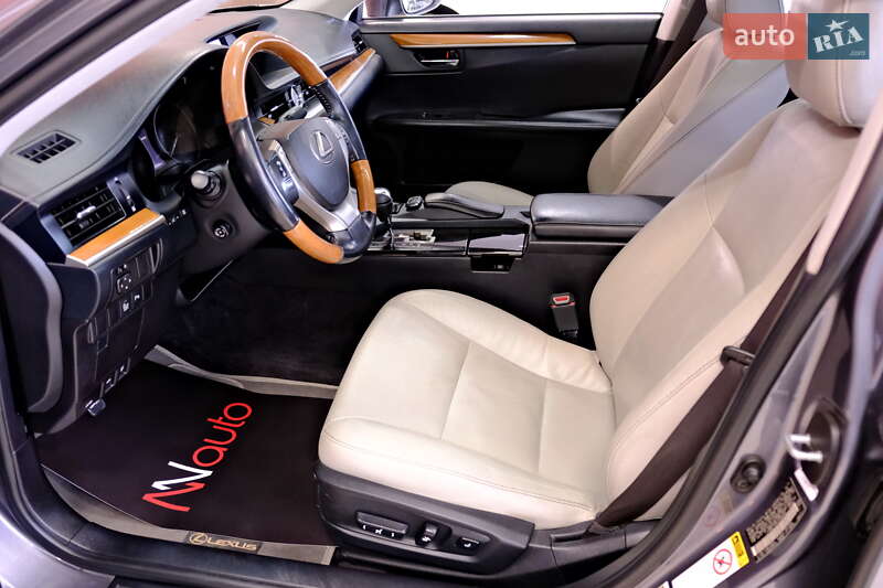 Седан Lexus ES 2014 в Одессе
