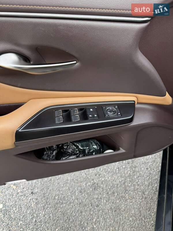 Седан Lexus ES 2021 в Киеве