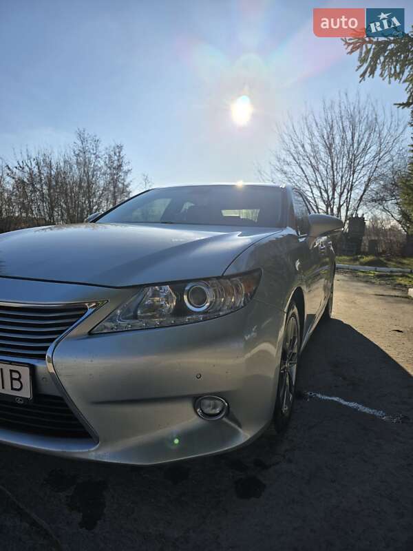 Седан Lexus ES 2014 в Бердичеве