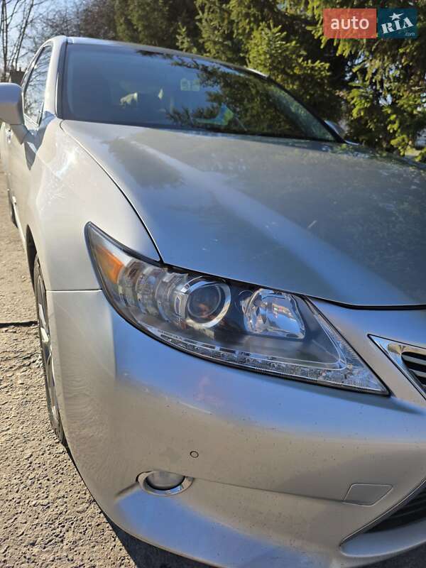 Седан Lexus ES 2014 в Бердичеве