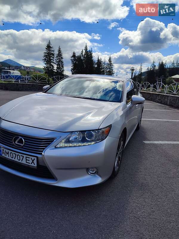 Седан Lexus ES 2014 в Бердичеве