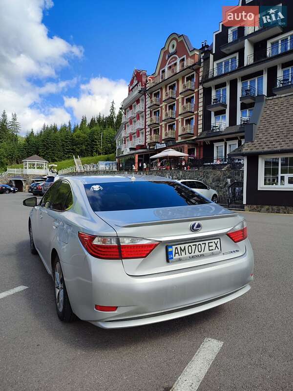 Седан Lexus ES 2014 в Бердичеве