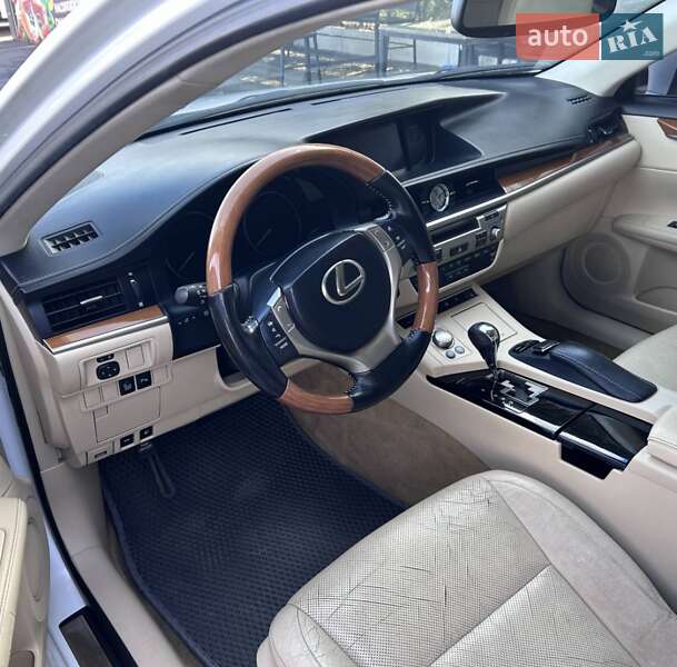 Седан Lexus ES 2013 в Житомире