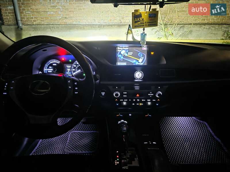 Седан Lexus ES 2014 в Бердичеве