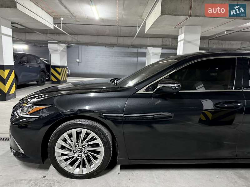 Седан Lexus ES 2022 в Днепре